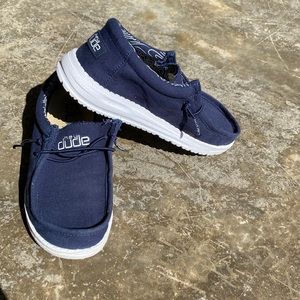 Boys size 1 Hey Dudes